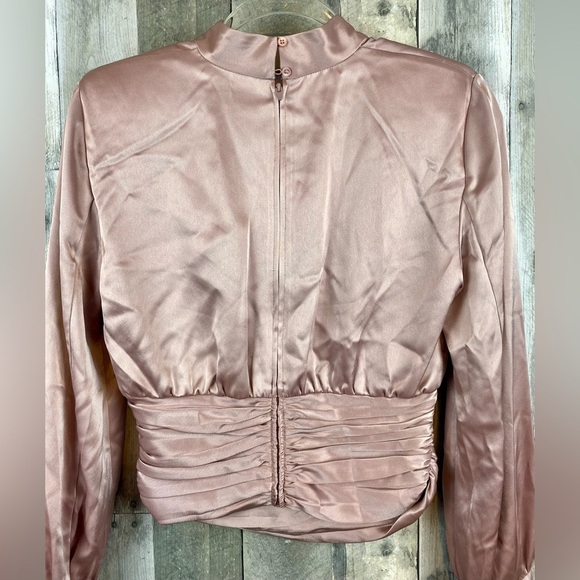 Aritzia Babaton Rosalia Blouse Satin Top Cropped in Mauvedust Pink Size Small. - Picture 6 of 12